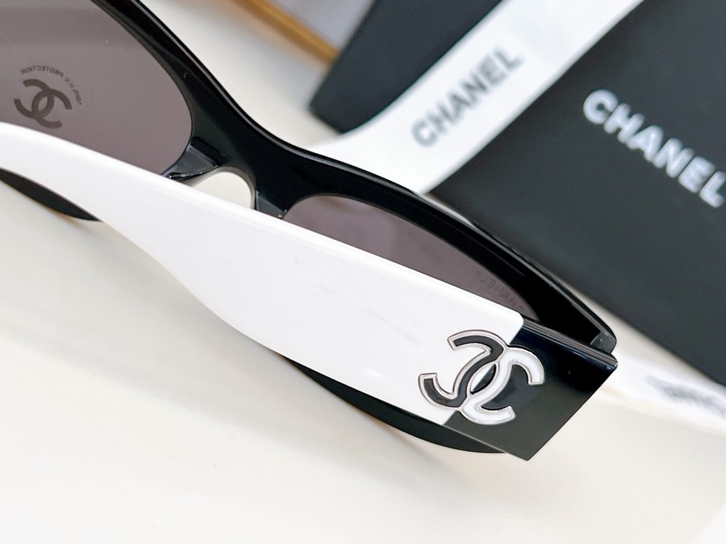 CHANEL High Edition 5525 Panda Color