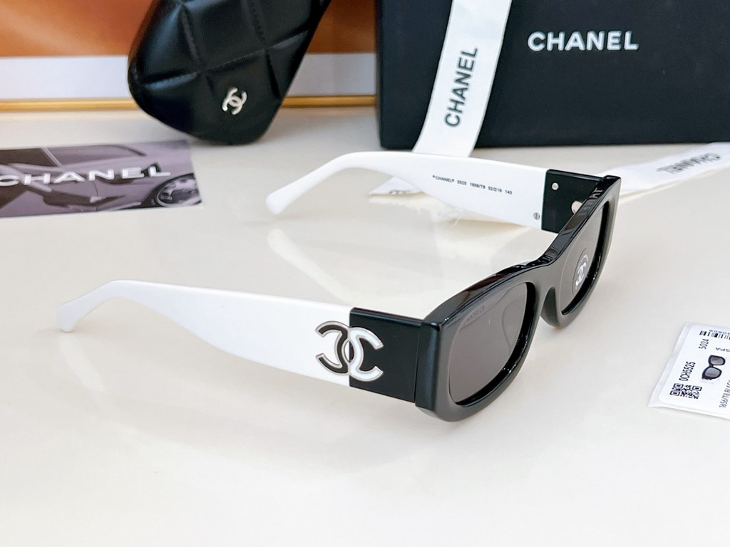 CHANEL High Edition 5525 Panda Color