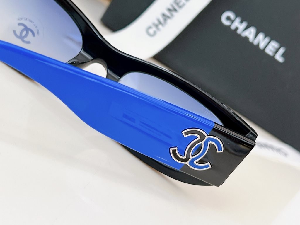 CHANEL High Edition 5525 Black and Blue