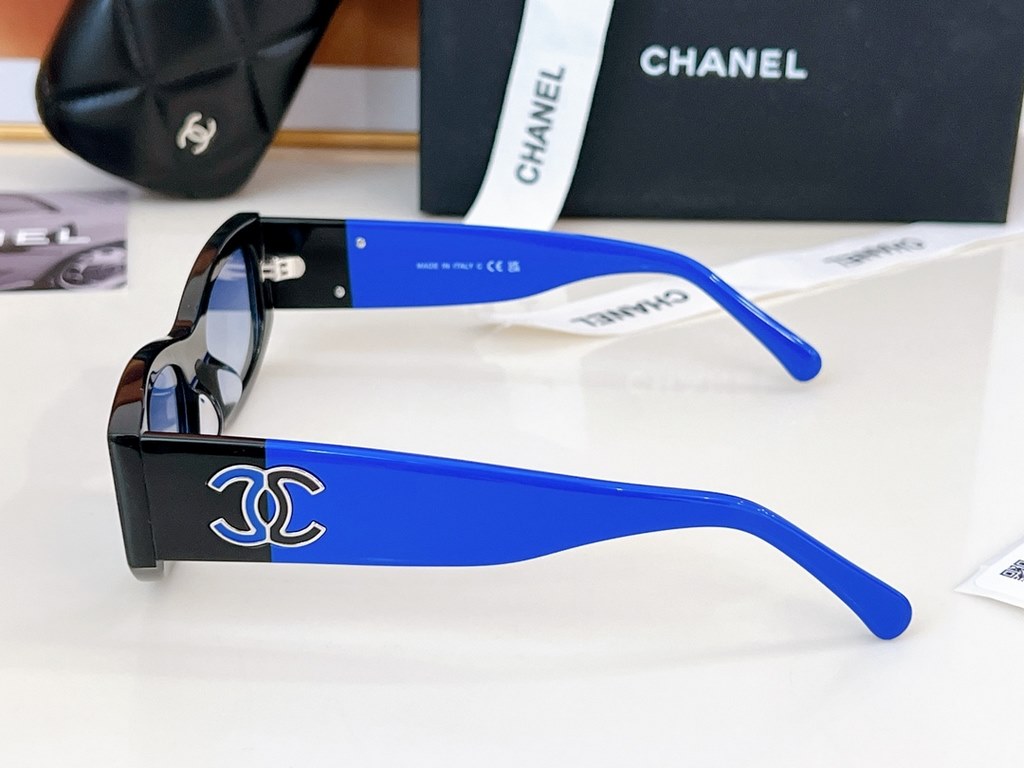 CHANEL High Edition 5525 Black and Blue