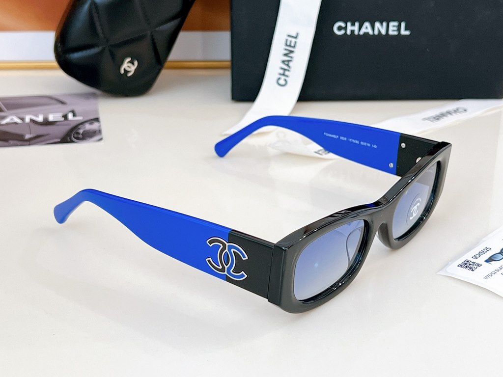 CHANEL High Edition 5525 Black and Blue