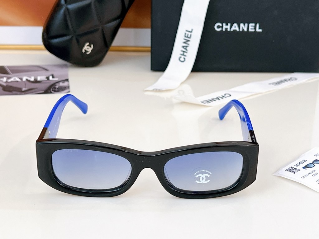 CHANEL High Edition 5525 Black and Blue