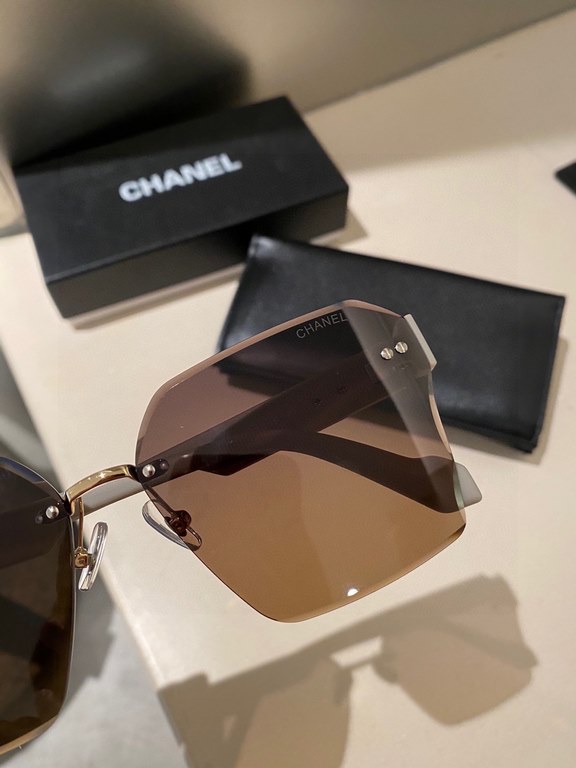 Chanel new models! New shipment! New model shipment!  Women's HD thickened polarized sunglasses     High quality TR-90 frames Fashionable and versatile!5188