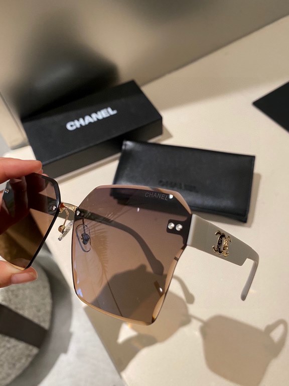 Chanel new models! New shipment! New model shipment!  Women's HD thickened polarized sunglasses     High quality TR-90 frames Fashionable and versatile!5188