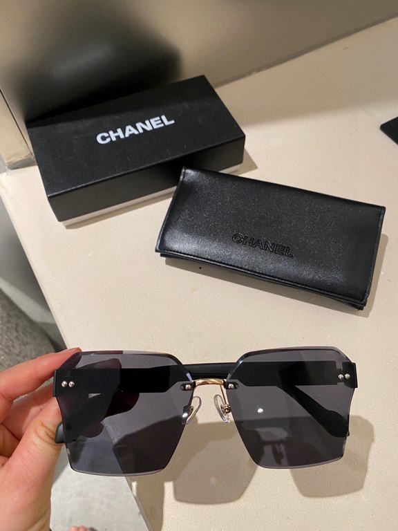 Chanel new models! New shipment! New model shipment!  Women's HD thickened polarized sunglasses     High quality TR-90 frames Fashionable and versatile!5188