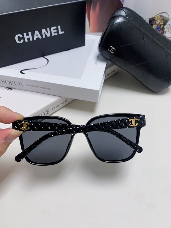 CHANEL Chanel 2024 new small red book incense with the same sunglasses letter mirror legs large square frame anti-ultraviolet sunglasses