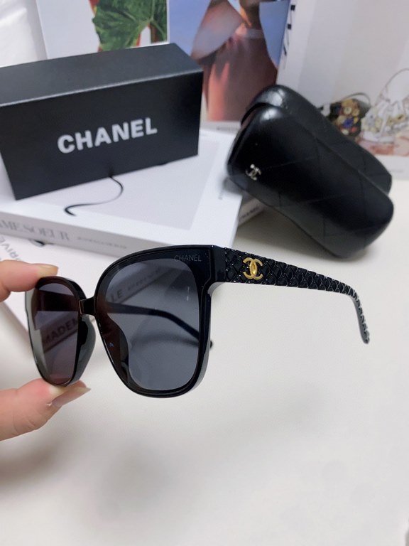 CHANEL Chanel 2024 new small red book incense with the same sunglasses letter mirror legs large square frame anti-ultraviolet sunglasses