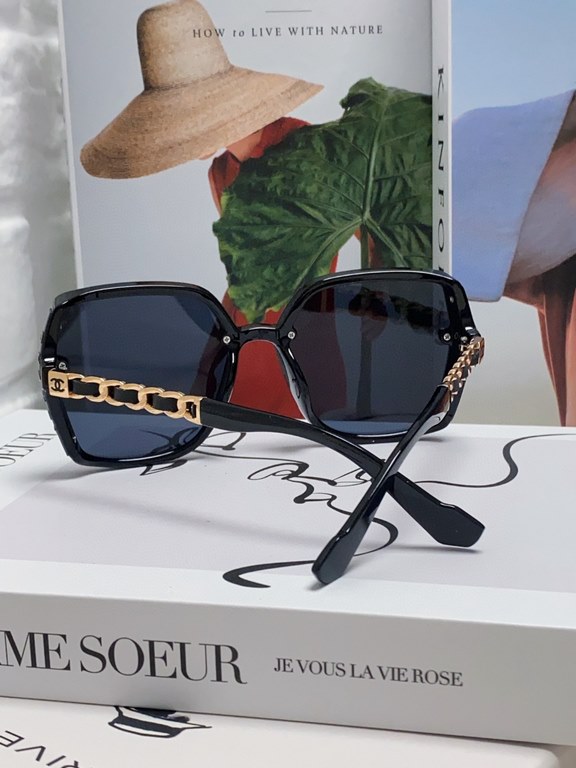 Chanel Chanel Europe and the United States outside the new sunglasses C family net red men and women models big brand sunglasses travel driving glasses trendy version with leather chain