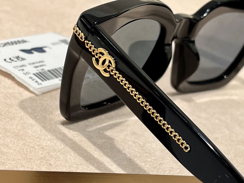 Specific polarized nylon lensesPolarizedCHAN Chanel Double C Women's Sunglasses CH5509Size51-22-140