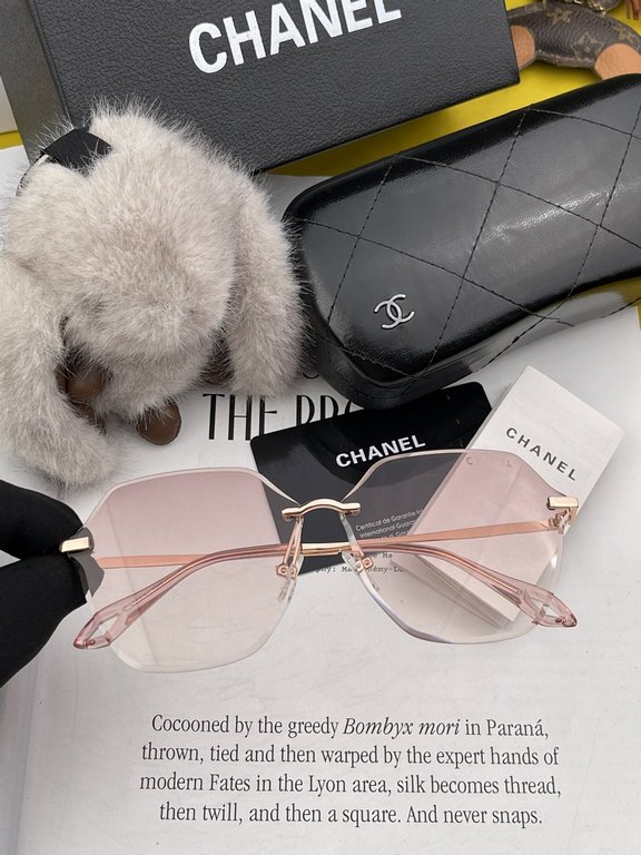 CHANEL] Chanel new nylon polarized too glasses, rimless diamond cut edge more texture, the atmosphere of the woman model, big face small face are good-looking ! Model CH35812