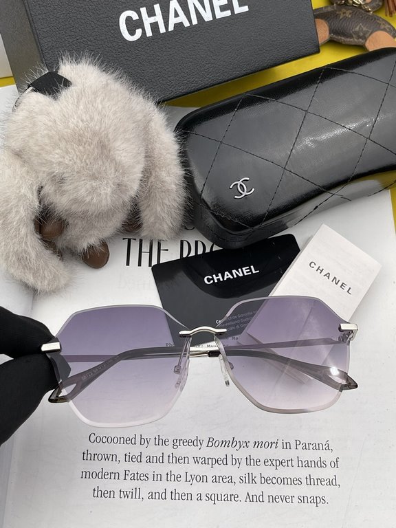 CHANEL] Chanel new nylon polarized too glasses, rimless diamond cut edge more texture, the atmosphere of the woman model, big face small face are good-looking ! Model CH35812