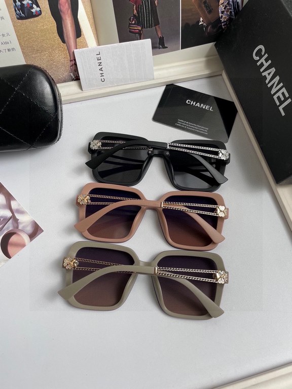 . New   CHANEL CHANEL original single quality women's polarized sunglasses   TR90 Material   Imported Polaroid HD polarized lenses. The official website synchronization sale, fashion atmosphere, travel essential models, 