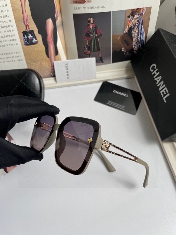 . New   CHANEL CHANEL original single quality women's polarized sunglasses   TR90 Material   Imported Polaroid HD polarized lenses. The official website synchronization sale, fashion atmosphere, travel essential models, 