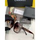 Chanel large frame sunglasses sunglasses Classic square box design, not pick face type, whether with a coat or a dress are very temperament polarized lenses to prevent UV Model CH1954