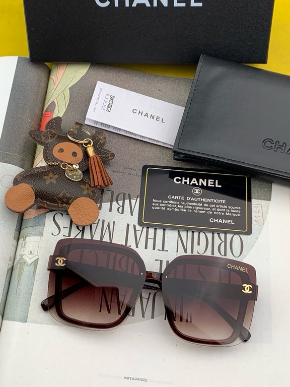 Chanel large frame sunglasses sunglasses Classic square box design, not pick face type, whether with a coat or a dress are very temperament polarized lenses to prevent UV Model CH1954