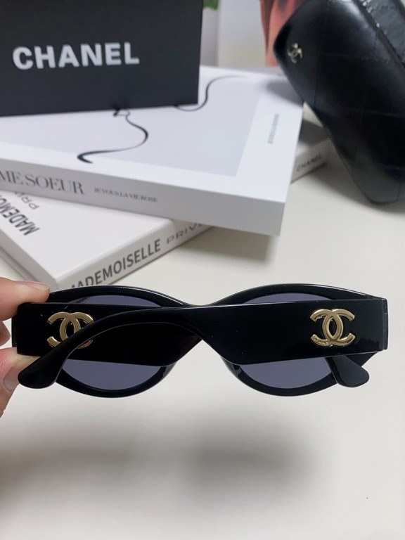 Chanel Chanel 2024 new small perfume wind retro senior sense oval frame sunglasses female ins net red street shooting personalized Europe and the United States cat eye sunglasses Ms. sunglasses