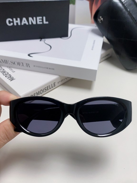 Chanel Chanel 2024 new small perfume wind retro senior sense oval frame sunglasses female ins net red street shooting personalized Europe and the United States cat eye sunglasses Ms. sunglasses