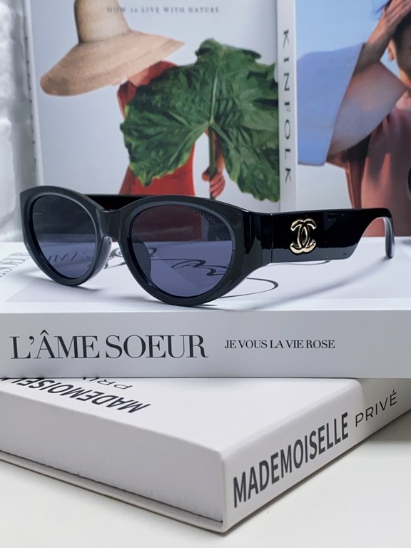 Chanel Chanel 2024 new small perfume wind retro senior sense oval frame sunglasses female ins net red street shooting personalized Europe and the United States cat eye sunglasses Ms. sunglasses