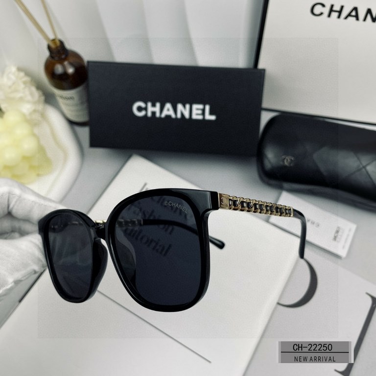 . [CHANEL France]. . [Polaroid Resin HD Lenses] . PC frames - lightweight and comfortable to wear. . [size 63-17-140] . [   new small fragrance sunglasses to reduce the burden of glare, blocking harmful rays of radiation