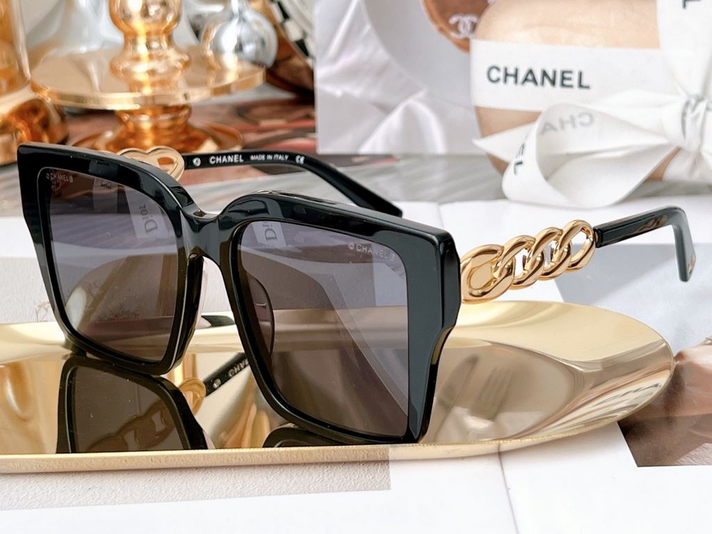 Chanel Model CH0731 Size 56 Mouth 20-145 Skinny Face Large Square Frame Sunglasses Super Handsome Twisted Metal Legs A must-have fashion item for the new year! Unisex    !