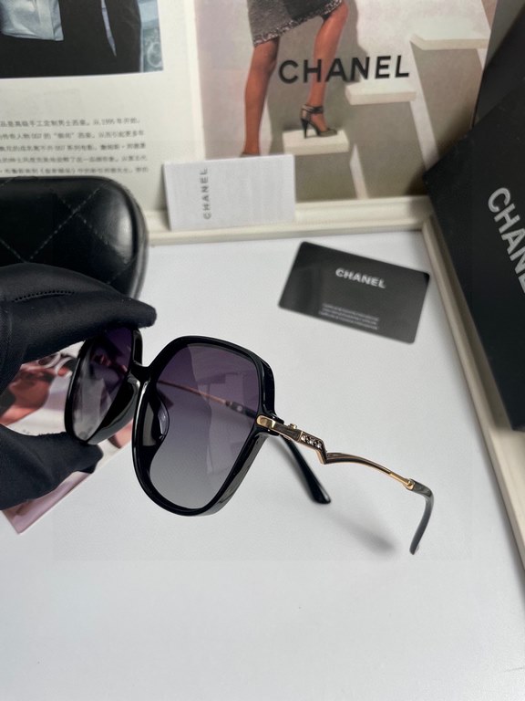 . New   CHANEL Chanel original single quality women's polarized sunglasses   imported Polaroid HD polarized lenses. The official website synchronization sale, fashion atmosphere, travel essential models, buy is to earn