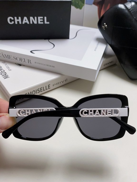 Chanel Chanel 2024 new  ch0772 hollowed out legs new to come~  Elegant temperament of the butterfly design is not picky~Retro modern sense Gift Ma Ma is also very suitable oh