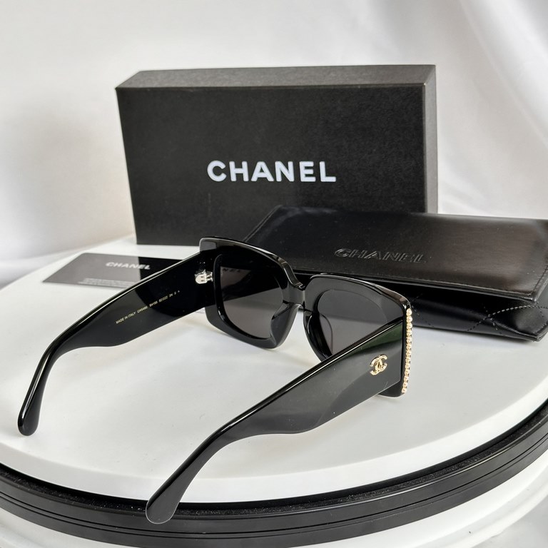 Very popular online model. In stock have their own code Explosion CH5480 size 52 20-145CHANEL super plus points sunglasses accessories ~!Low-key at the same time, the square box plus rhinestoneThe logo is very celebrity 