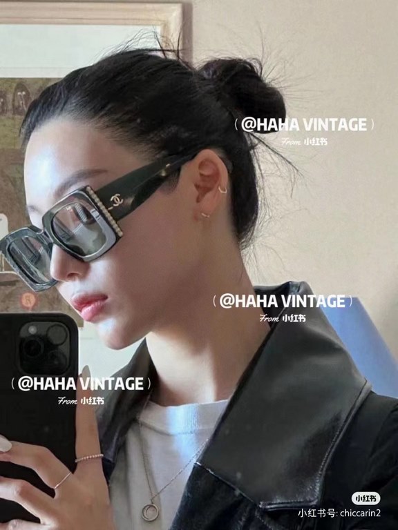 Very popular online model. In stock have their own code Explosion CH5480 size 52 20-145CHANEL super plus points sunglasses accessories ~!Low-key at the same time, the square box plus rhinestoneThe logo is very celebrity 