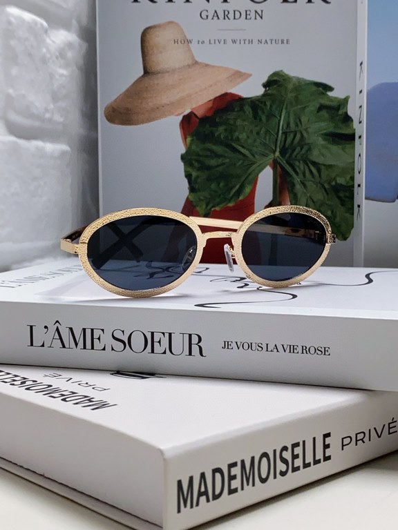 Chanel Chanel 2024 new sunglasses female oval French retro personality round face thin Europe and the United States narrow edge flash frame metal senior small red book Ms. sunglasses