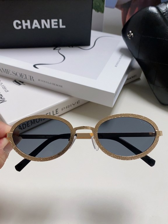 Chanel Chanel 2024 new sunglasses female oval French retro personality round face thin Europe and the United States narrow edge flash frame metal senior small red book Ms. sunglasses