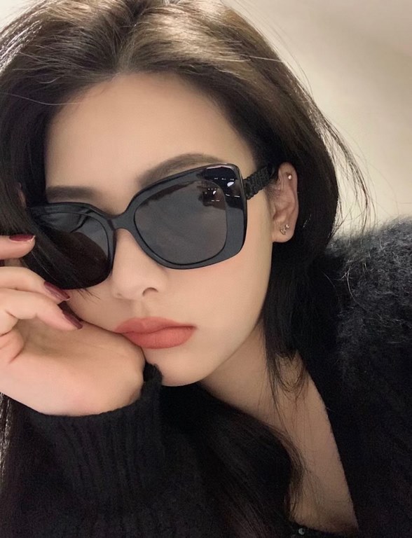 The original single authentic with diamonds. Goods high quality Barcode two-dimensional bag packaging This year's hot models [CHANEL] CHANEL CH5422B fashion sunglasses   CHANEL rectangular sunglasses letters mirror leg l