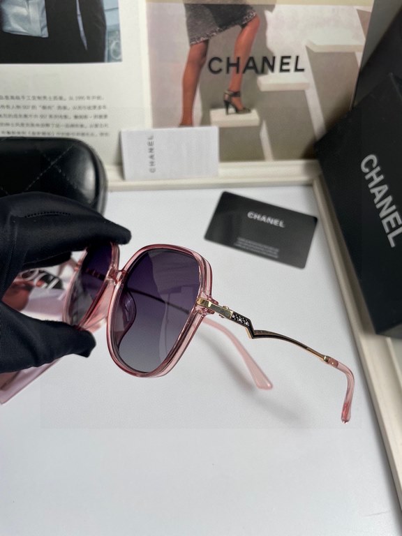 . New   CHANEL Chanel original single quality women's polarized sunglasses   imported Polaroid HD polarized lenses. The official website synchronization sale, fashion atmosphere, travel essential models, buy is to earn