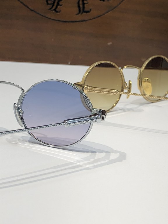 CHROME HEART's super trendy narrow-rimmed sunglasses!The overall texture of the old, revealing the traces of time ~ CH8029Exquisite details, not exaggerated, the overall sense of age brings a low-key literary atmosphere,