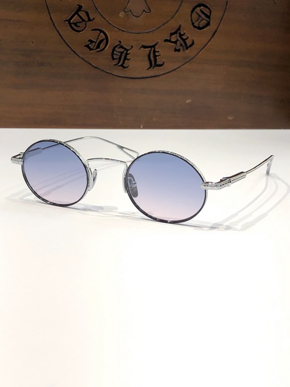 CHROME HEART's super trendy narrow-rimmed sunglasses!The overall texture of the old, revealing the traces of time ~ CH8029Exquisite details, not exaggerated, the overall sense of age brings a low-key literary atmosphere,