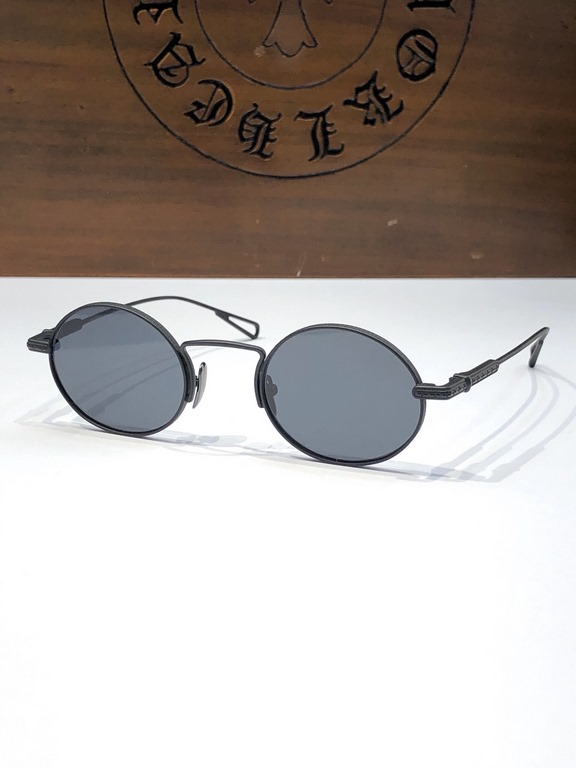 CHROME HEART's super trendy narrow-rimmed sunglasses!The overall texture of the old, revealing the traces of time ~ CH8029Exquisite details, not exaggerated, the overall sense of age brings a low-key literary atmosphere,