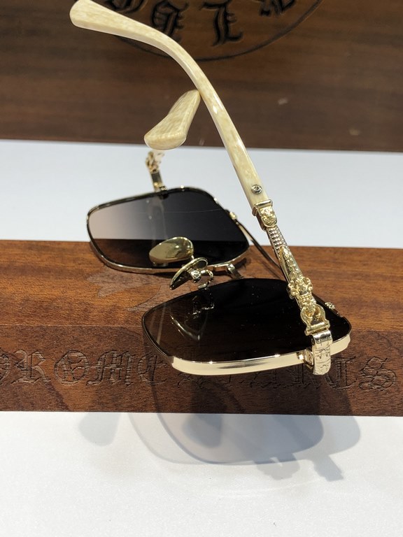 Exclusive customized models Heavy craftsmanship   Crocker heart is open again  The big square frame sunglasses boutique high end CH8078 SIZE62-15-148