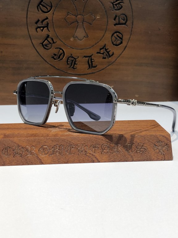 New Sunglasses Vintage Crocker Heart CHROME HEART Double-beam frame with clean and simple line design Titanium frameTitanium ring with laser engraved horseshoe pattern, personalized and exquisite.CH8153 SIZE55-19-147