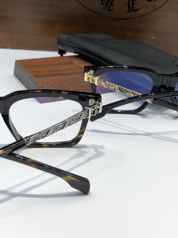 Titanium NEW～Box CHROME HEARTHand polished from top quality plate Titanium temples with three-dimensional pattern are stylish and fashionableCH8271 SIZE 54-20-152