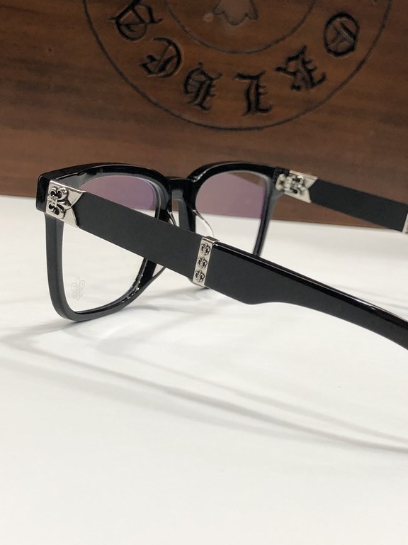 CHROME HEART - The essential face-slimmer with a large square frameSimple punk style without the crowd CH8164SIZ356-18-150