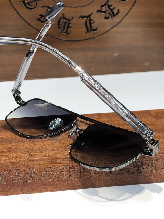 New sunglasses CHROME HEARTFashionable square frame, simple and atmospheric upscaleCH8180 SIZE58-16-154