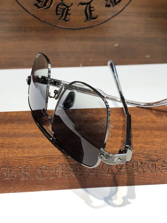 New sunglasses CHROME HEARTFashionable square frame, simple and atmospheric upscaleCH8180 SIZE58-16-154