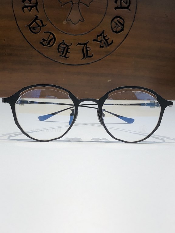 CHROME HEART new product! Personalized half-rimmed eyeglasses, thick titaniumBreaking the traditional design box of eyeglasses Rough texture of hand-drawn sketchesCreating a different fashion temperament CH8109size48-21-