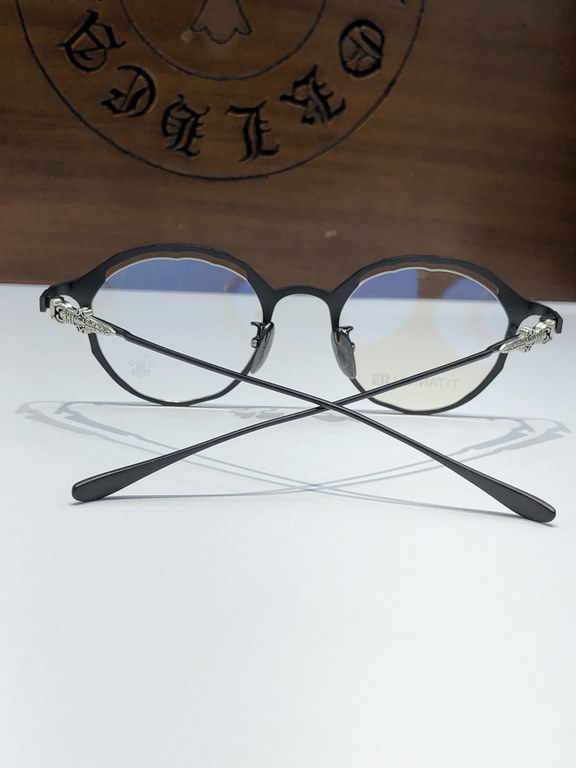 CHROME HEART new product! Personalized half-rimmed eyeglasses, thick titaniumBreaking the traditional design box of eyeglasses Rough texture of hand-drawn sketchesCreating a different fashion temperament CH8109size48-21-