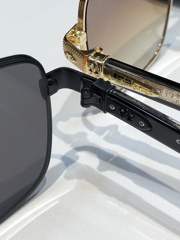 New sunglasses CHROME HEARTFashionable square frame, simple and atmospheric upscaleCH8180 SIZE58-16-154