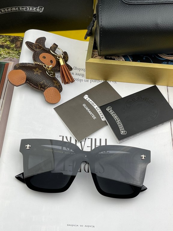 2023 newest models, Crocentric unisex models polarized sunglasses (can be matched with couples models) all colors back to the single arrival Material TR, high-definition continuous polarized lenses Model 5900