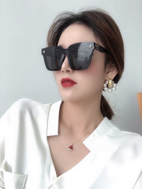 2023 newest models, Crocentric unisex models polarized sunglasses (can be matched with couples models) all colors back to the single arrival Material TR, high-definition continuous polarized lenses Model 5900