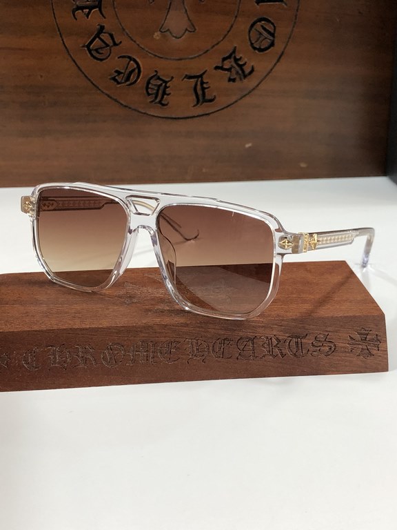 New sunglasses CHROME HEART will be the old American classic punk elements into the details full of points let you experience high-end qualityCH8168 SIZE 55-14-156