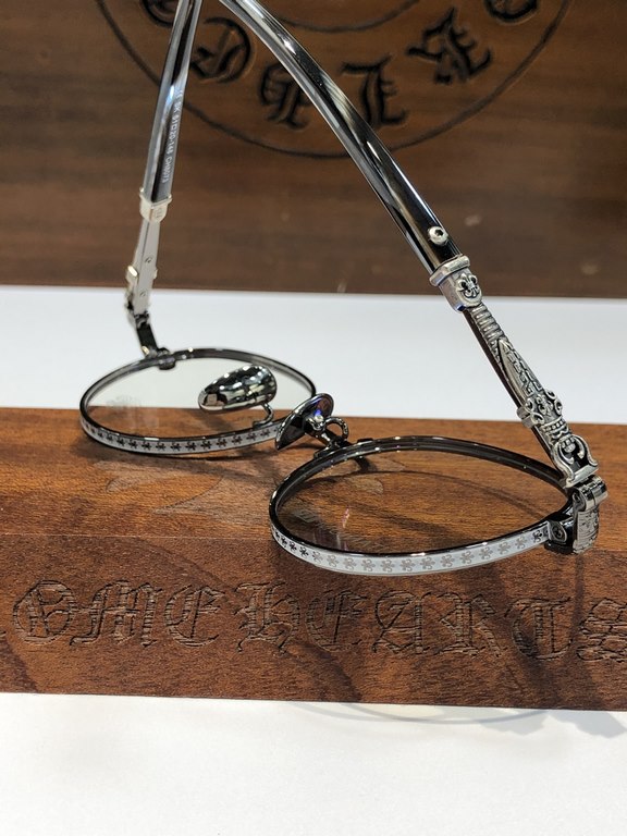 Heavy duty model   handmade titanium frame  CHROME HEART New ModelEvery detail reveals exquisite craftsmanship top qualityThe original can not miss the single CH8073SIZE51-20-148