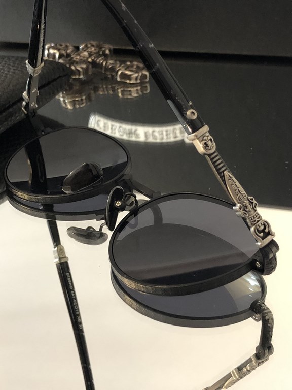 Black colorHeavy duty model   handmade titanium frame  CHROME HEART New ModelEvery detail reveals exquisite craftsmanship top qualityThe original can not miss the single CH8073SIZE51-20-148