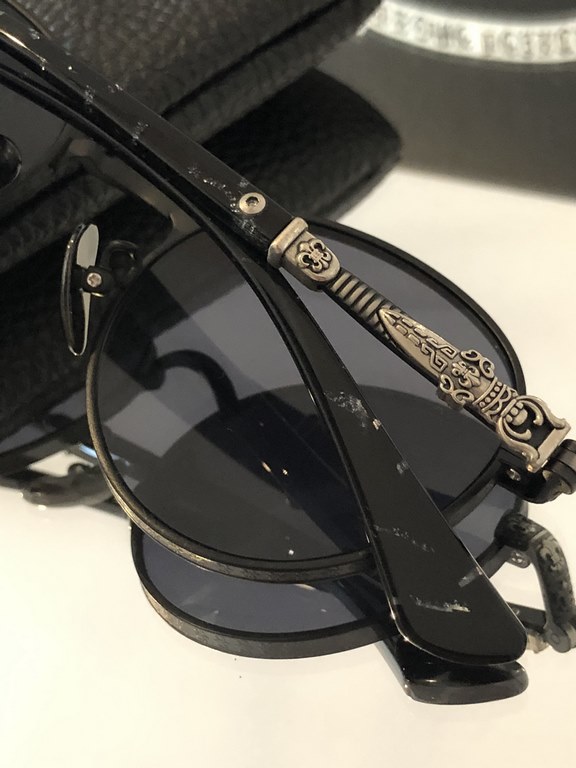 Black colorHeavy duty model   handmade titanium frame  CHROME HEART New ModelEvery detail reveals exquisite craftsmanship top qualityThe original can not miss the single CH8073SIZE51-20-148